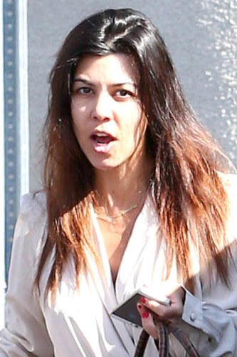 Kourtney Kardashian be makiažo 7