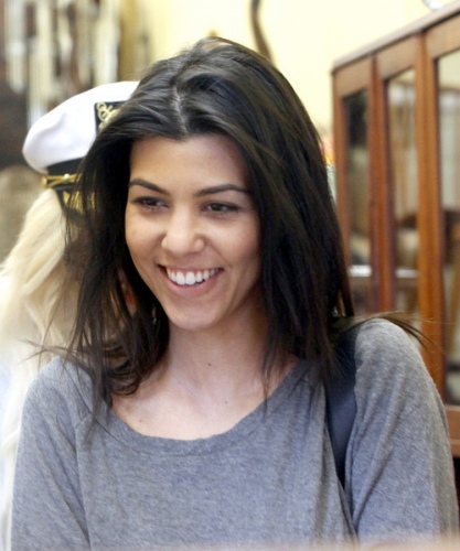 Kourtney Kardashian be makiažo 10