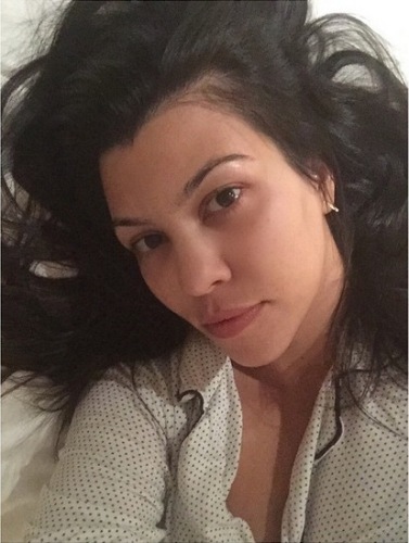 Kourtney Kardashian be makiažo 11