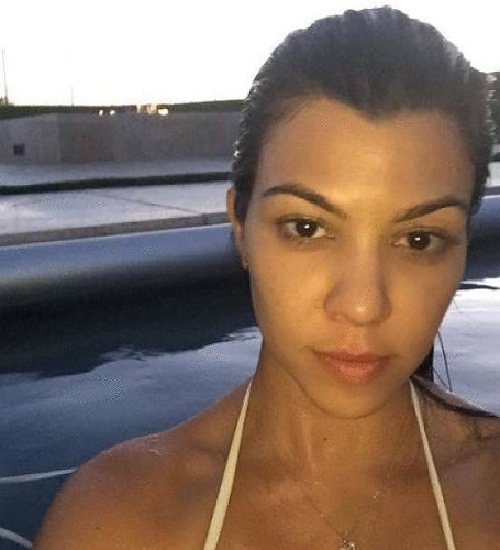 Kourtney Kardashian be makiažo