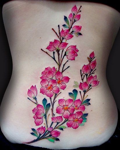 Vyšnių žiedų šakos tatuiruotės ant nugaros