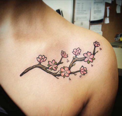 Dailių vyšnių žiedų tatuiruotės