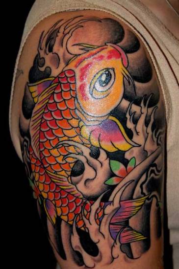 Spalvingas „Koi Fish“ tatuiruotės dizainas