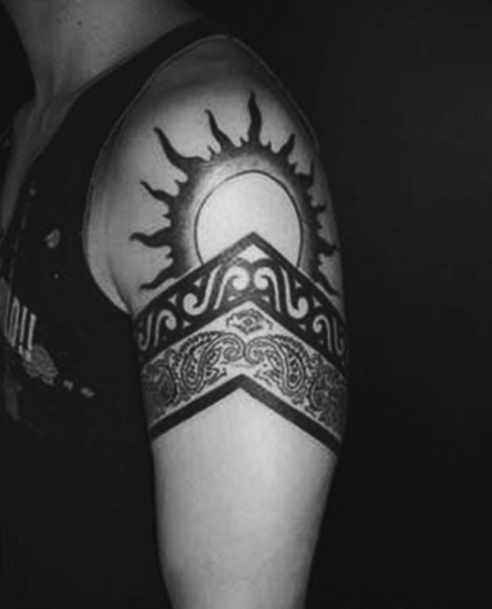 Šilto stiklo rankos tatuiruotės dizainas