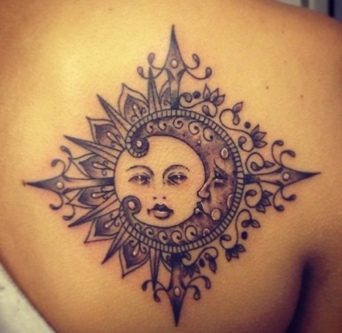 Koliažas su Mėnulio saulės tatuiruote