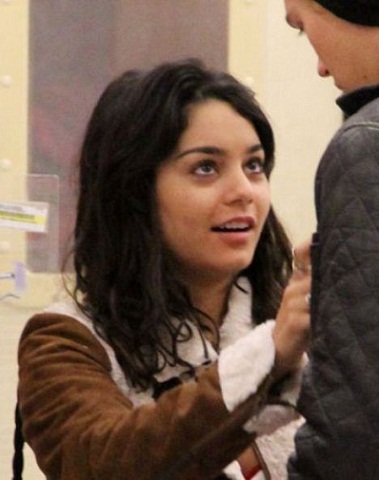 Vanessa Hudgens be makiažo 12