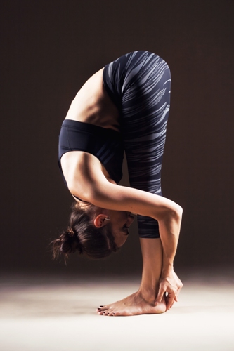 Uttanasana nuo plaukų slinkimo