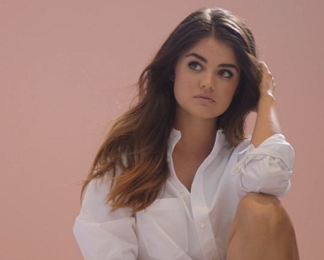 Lucy Hale be makiažo 14