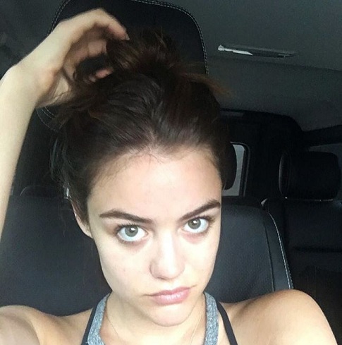 Lucy Hale'in Makyajsız Resimleri 4