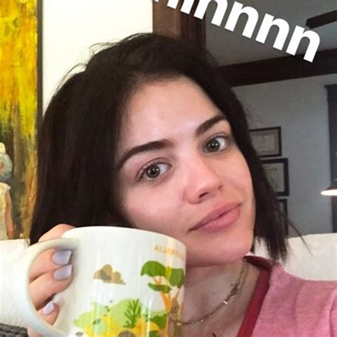 Lucy Hale nuotraukos be makiažo