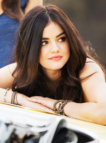 Lucy Hale be makiažo 9