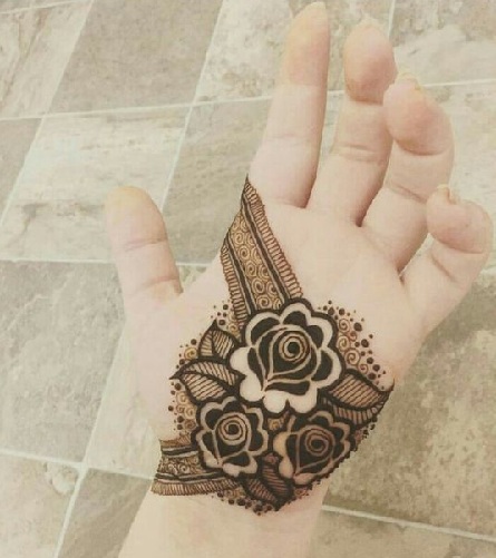 Gėlių Mehndi dizainas rankoms vaikams