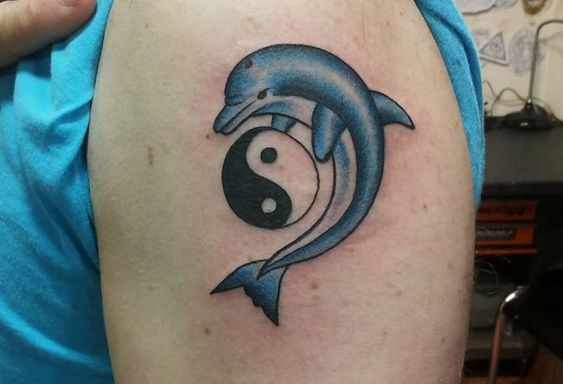 Delfinų tatuiruočių dizainas 5