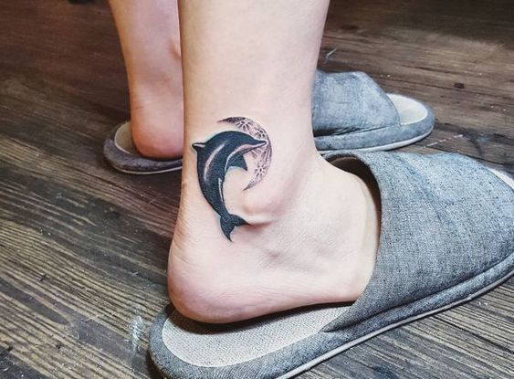 Delfinų tatuiruočių dizainas 6