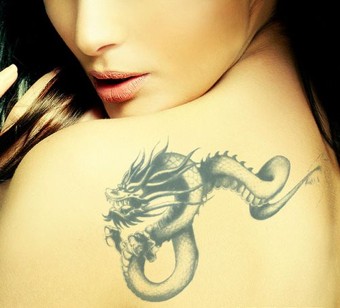 drakono tatuiruotės dizainas moterims