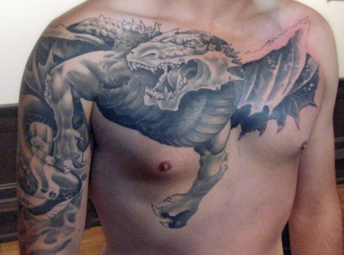 „Dragon Tattoo“ modeliai vyrams nuo krūtinės iki rankos