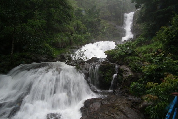 iruppu-falls_coorg-turist-yerler