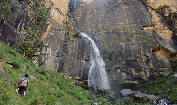 jogini-falls_manali-tourist-places