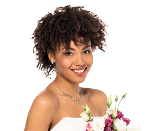 Afro įkvėpta vestuvių šukuosena