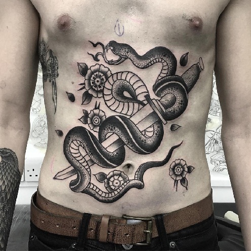 Gyvatės ir durklo tatuiruotė