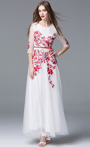 Beyaz İşlemeli Elbise