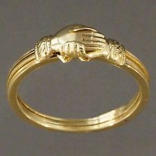 El Tasarım Nişan Yüzüğü ile Altın Yüzük