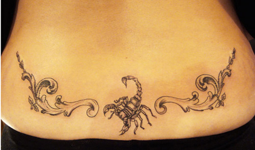 Skorpiono apatinės nugaros tatuiruotės dizainas