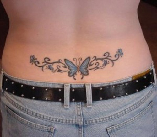 Maža apatinė nugaros drugelio tatuiruotė