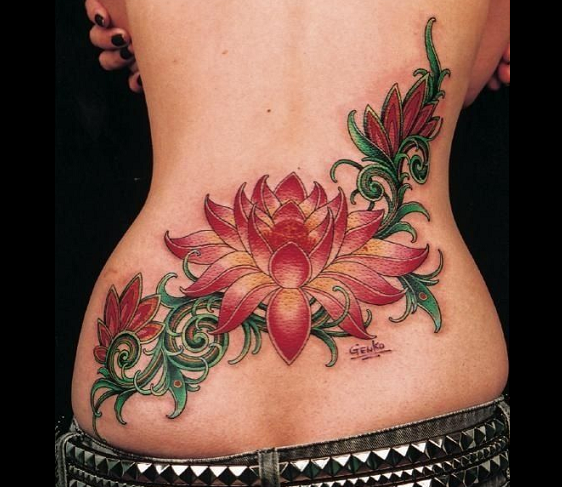 Didelė apatinio lotoso tatuiruotė