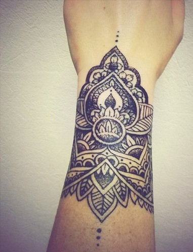 Mandala tatuiruotė riešui