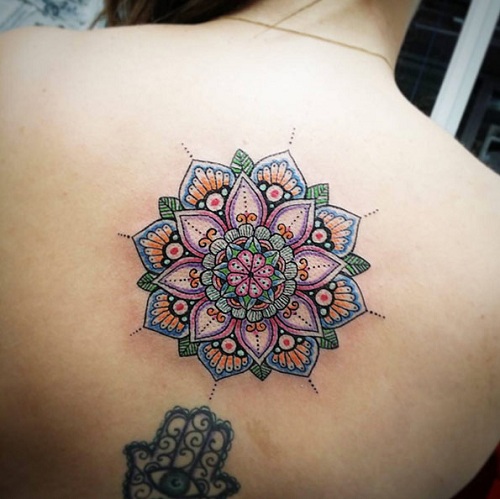 mandala nugaros tatuiruotė