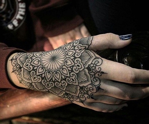 rankų modelio mandalos tatuiruotės dizainas