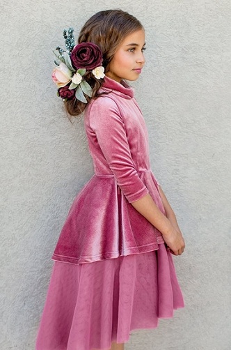 Aksominė nelygi suknelė