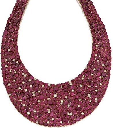 „Ruby“ ir „Diamond Bib“ karolių dizainas