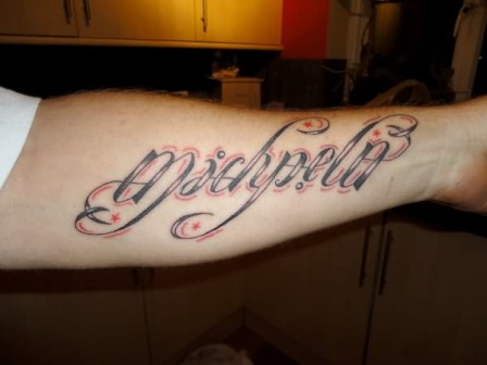 Asmens vardas Ambigramos tatuiruotė