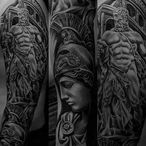 Realizmas graikų pečių tatuiruotės