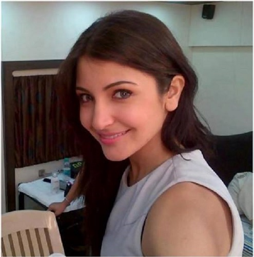 anushka-sharma-Selfie