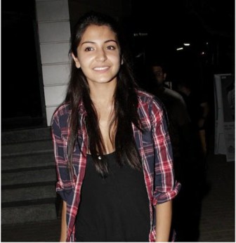 anushka sharma Tiyatroda