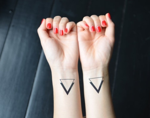 Geometrinės formos minimalistinis tatuiruotės dizainas - minimalistinės tatuiruotės