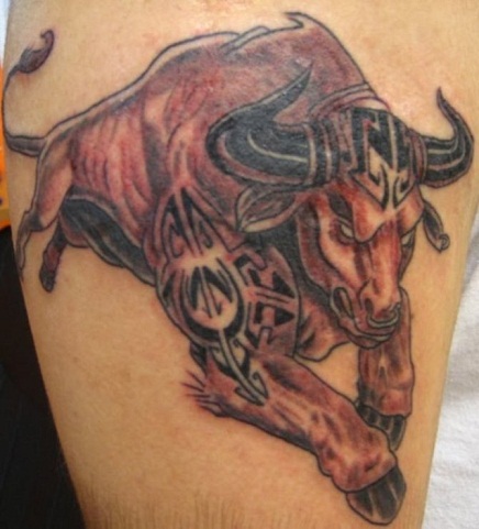 Akcijų rinkos bulių tatuiruotės dizainas