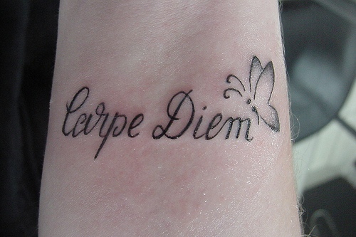 Carpe Diem Kelebek Dövmesi