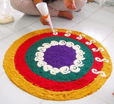 Basit Beyaz Çizgiler Renkli Rangoli