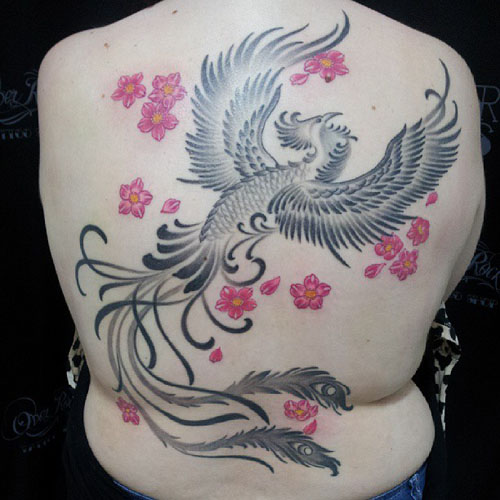 Šauni „Easy Dragon“ tatuiruotė ant nugaros