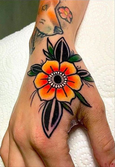 Daisy tatuiruotės dizainas ant rankų