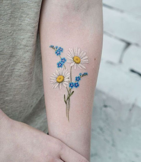 Geriausi Daisy tatuiruotės dizainai