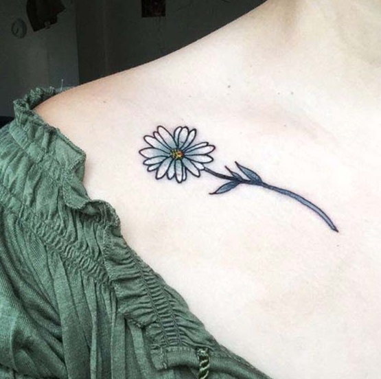Mažas Daisy tatuiruotės dizainas