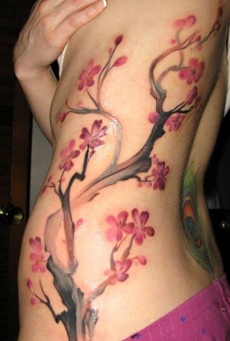 Gražus šonkaulių narvo tatuiruotės dizainas