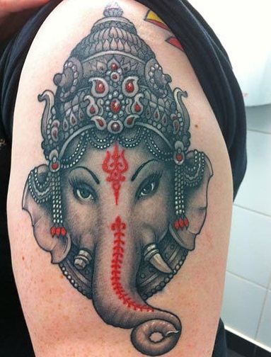 Dramblio kamieno Ganesh pamaldi tatuiruotė