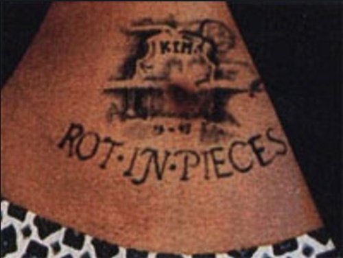 Puvinys gabalėliais Eminemo tatuiruotė ant skrandžio