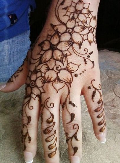 Gėlių sužadėtuvių Mehndi dizainas